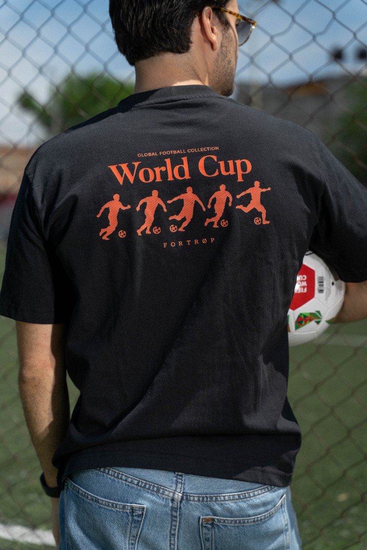 Playera Oversize Negra y Naranja World Cup OV5014 — vista frontal