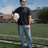 Playera Oversize Negra y Naranja World Cup OV5014 — en modelo