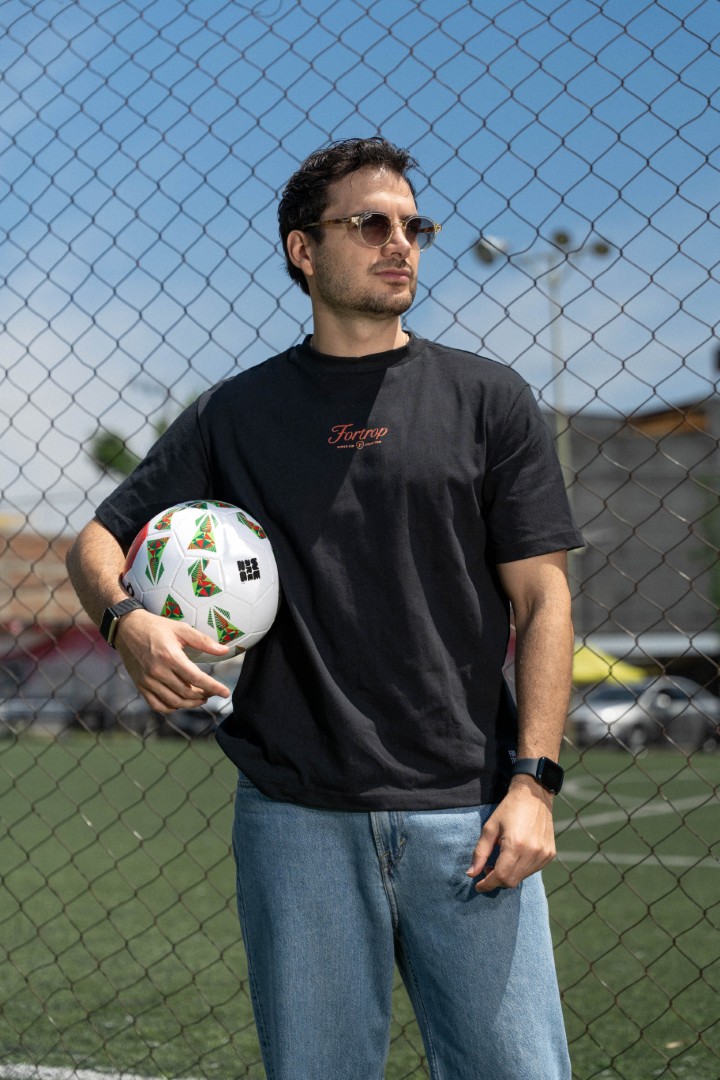 Playera Oversize Negra y Naranja World Cup OV5014 — detalle de tela